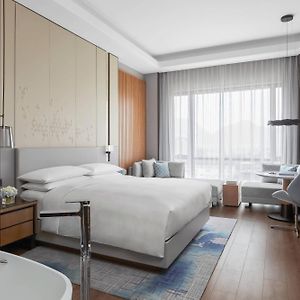 Executive Queen Room